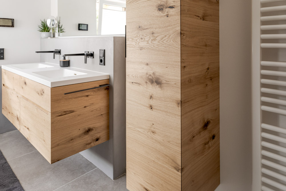 Waschtisch und Badschrank Eiche astig