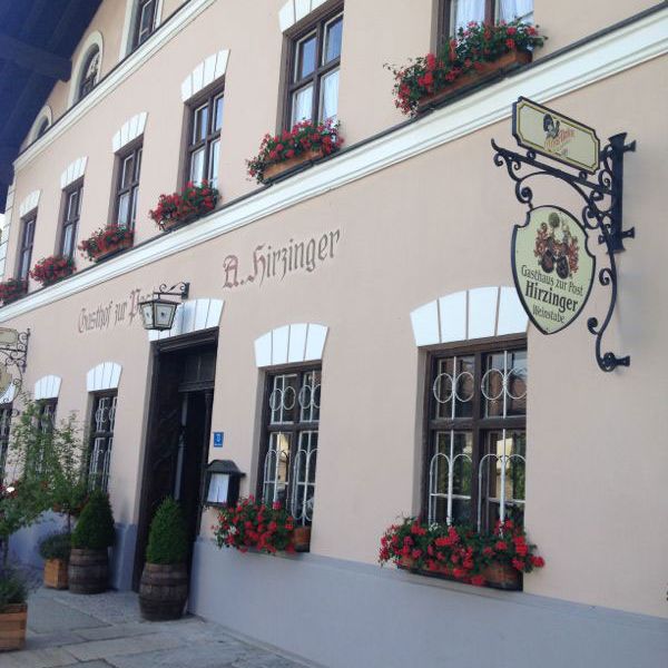 Hotel zur Post Gasthof Hirzinger: Entwurf, Planung und Fertigung von individuell gestalteten Zimmern