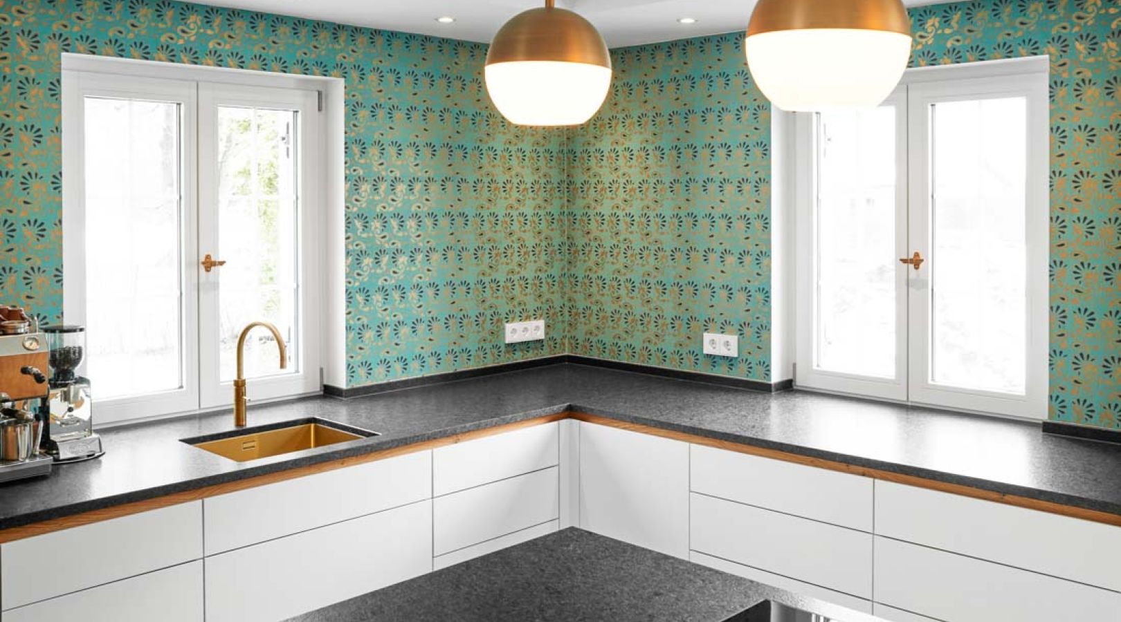 Küche weiß matt, Eiche, Messing