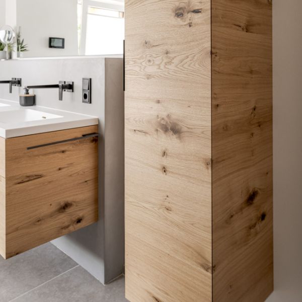 Waschtisch und Badschrank Eiche astig
