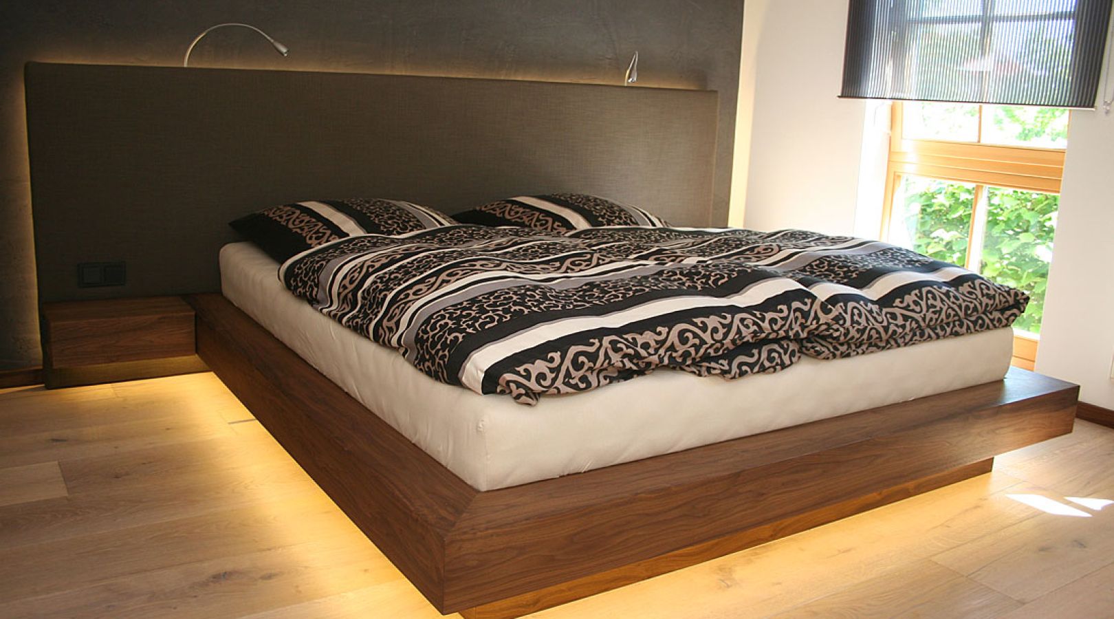 Schlafzimmer Holz, Nussbaum