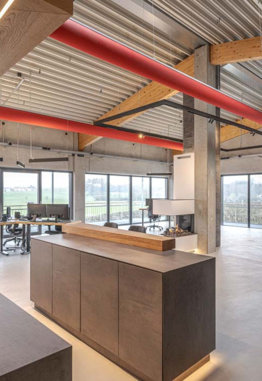 Innenausbau Kaffeeküche, Teamarbeitstische, Konferenztisch