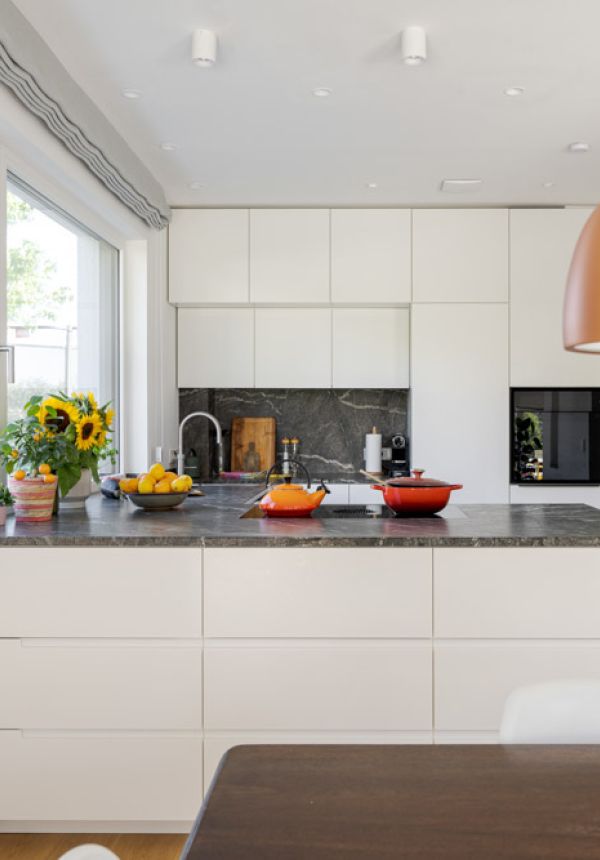 Küche Mineralwerkstoff weiß