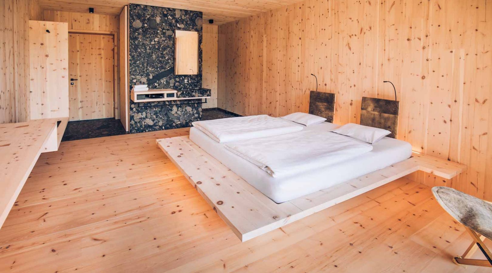 Hirzinger Innenausbau Hotelzimmer und Poststube