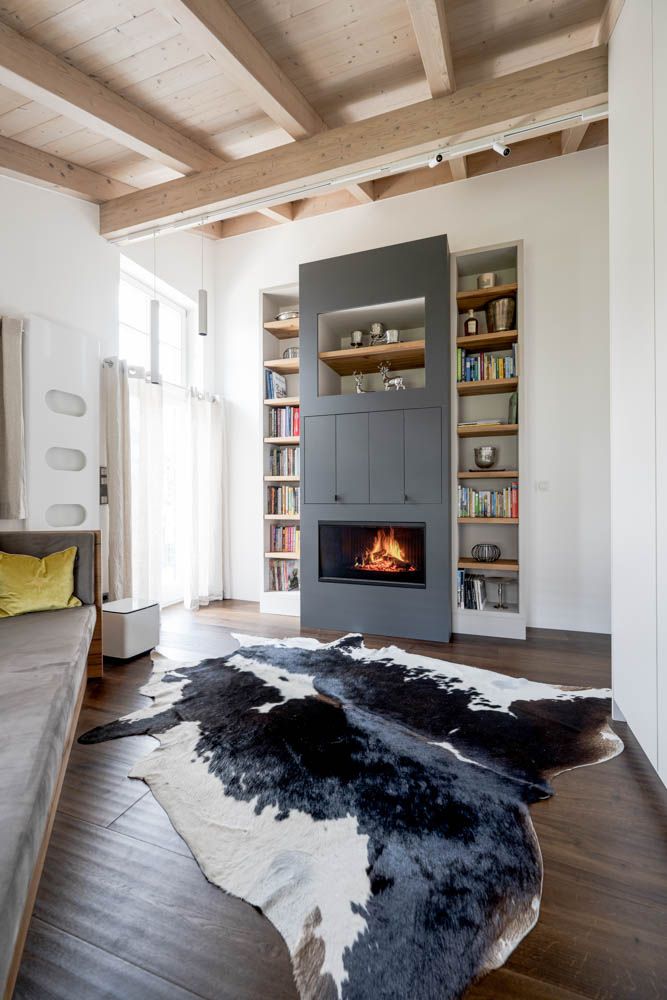 gaestezimmer_lounge_bett_einbauschrank_kaminregal_schreiner_21