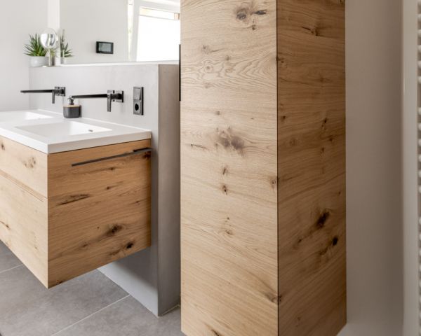 Waschtisch und Badschrank Eiche astig