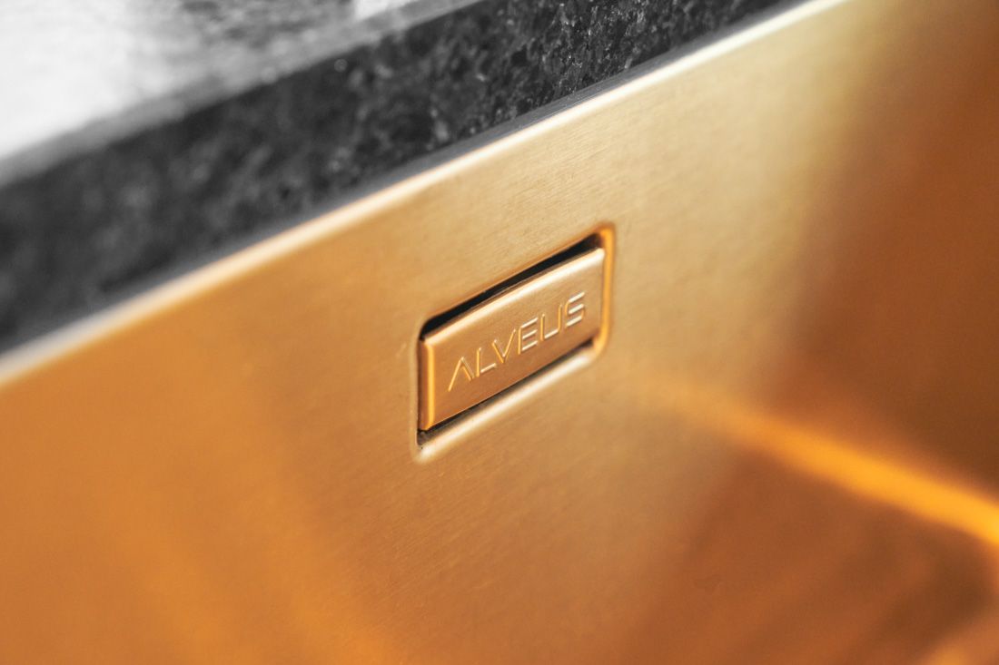 kueche_weiss_matt_eiche_messing_17
