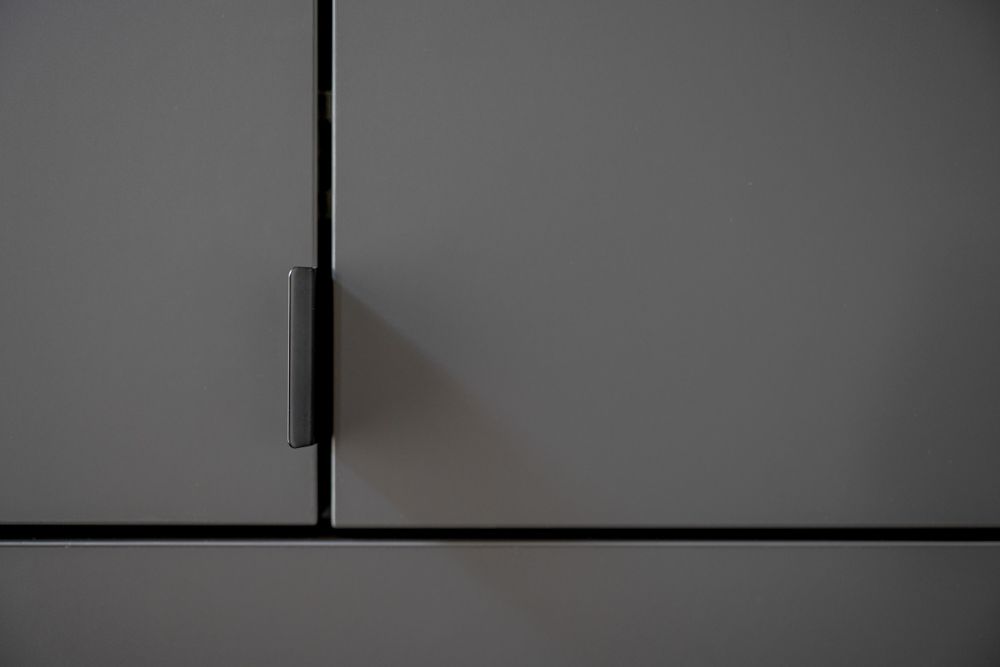 gaestezimmer_lounge_bett_einbauschrank_kaminregal_schreiner_05